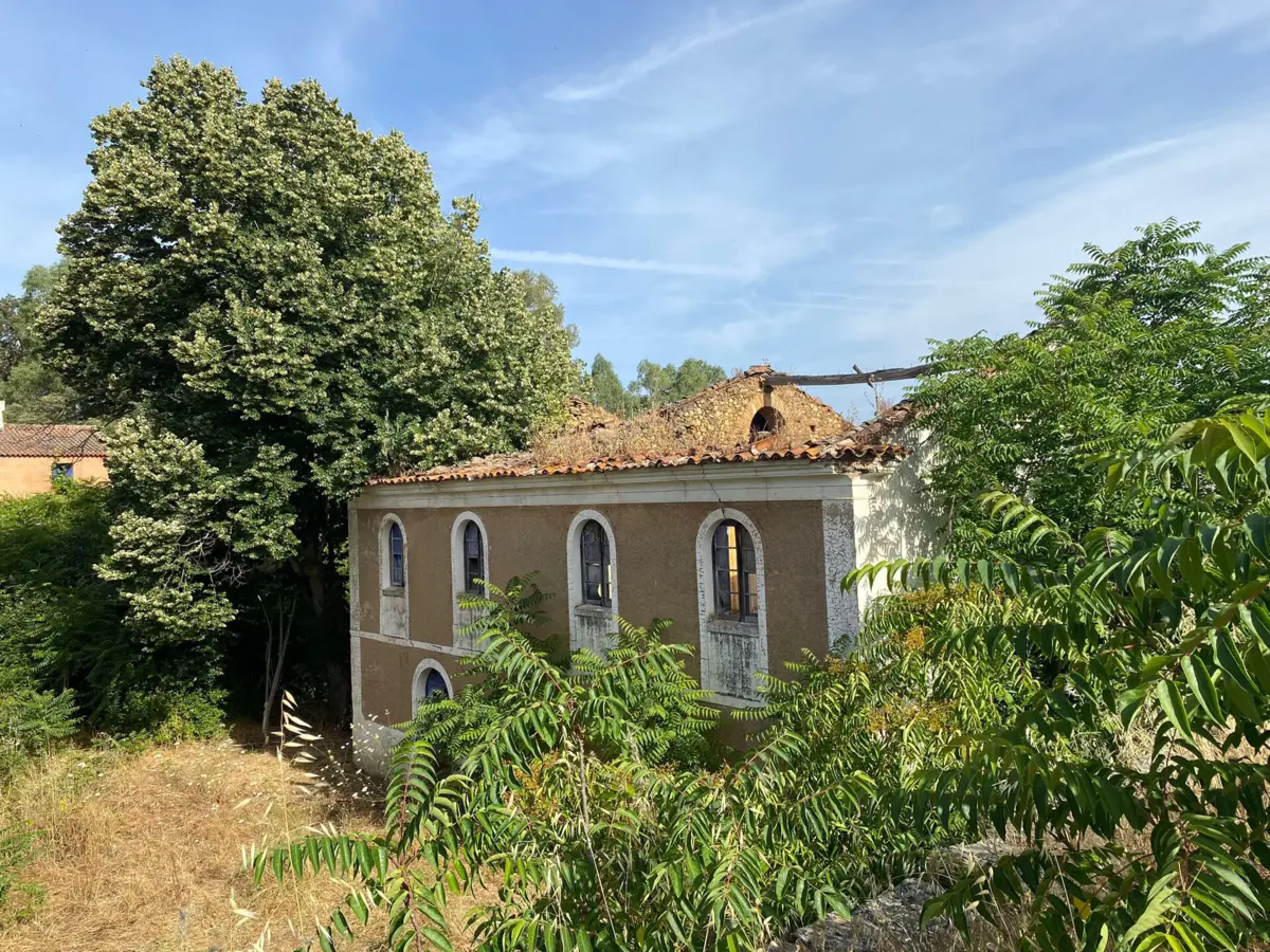 Aldeia desabitada e termas estão à espera de comprador