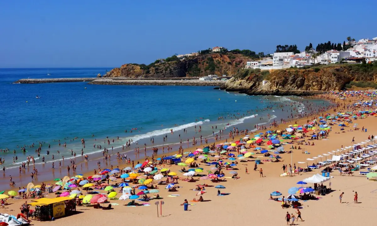 Despesas dos portugueses nas férias estão a superar os números de 2024