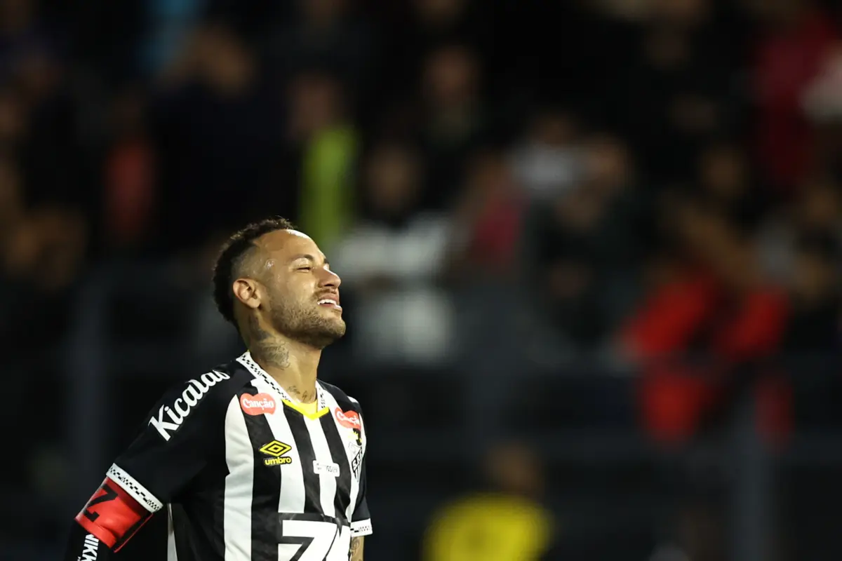 Neymar segue no peixe