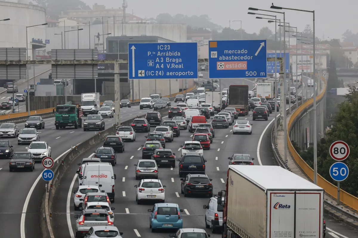 Os acessos às áreas do Porto e de Lisboa são os troços rodoviários que registam mais movimentos de veículos