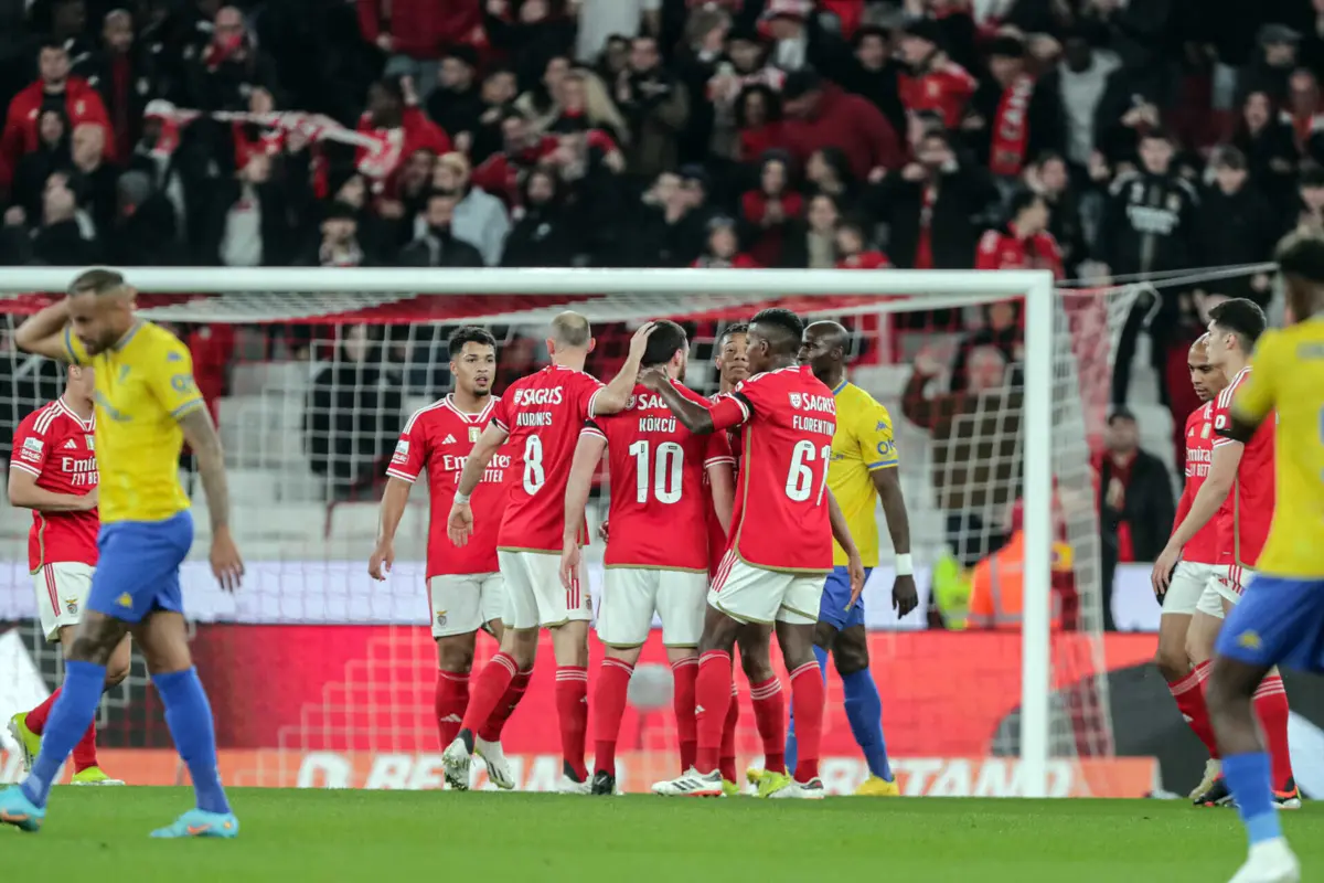 Festa benfiquista após o golo de Kokçu