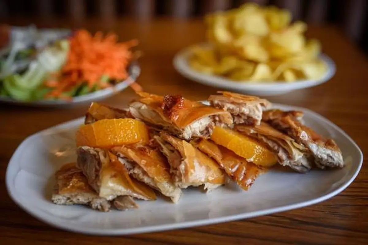 O leitão é rei neste restaurante em Aveiro.