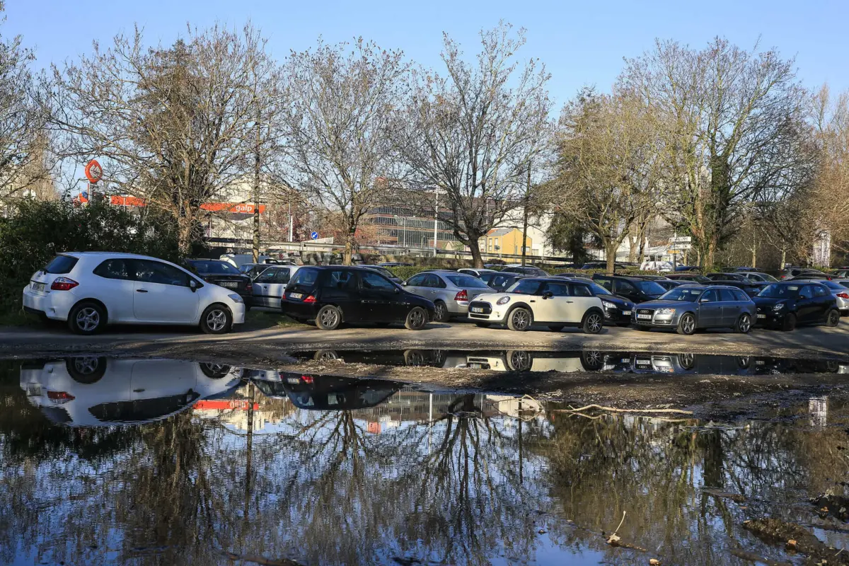 Imagem de contexto do artigo Estudantes alertam para caos com fecho de estacionamentos no Campo Alegre