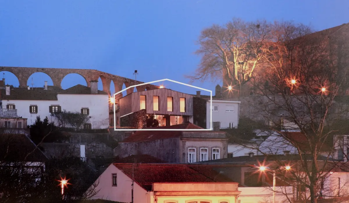 Imagem virtual da moradia (junto ao aqueduto) quando estiver finalizada a sua construção