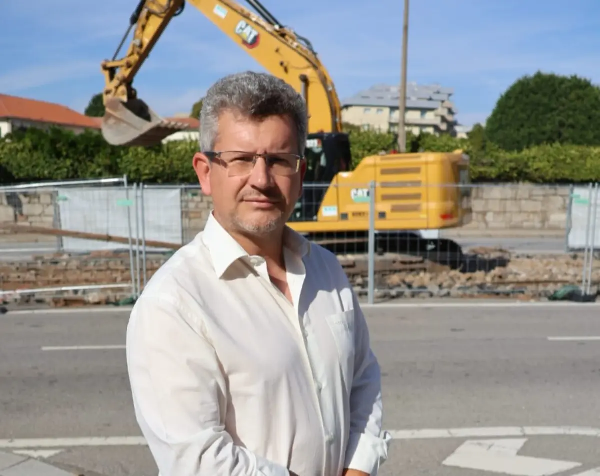 Frederico Duarte Carvalho junto às obras da 2.ª fase do Metrobus