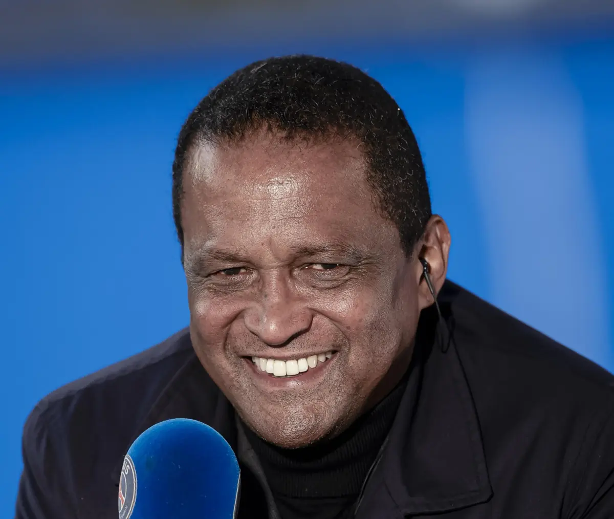Valdo, de 61 anos, nascido no Brasil, é comentador de futebol e jogou no Grêmio, Benfica, Paris Saint-Germain, Nagoya Grampus, Cruzeiro, Santos, Sport, Juventude e Botafogo