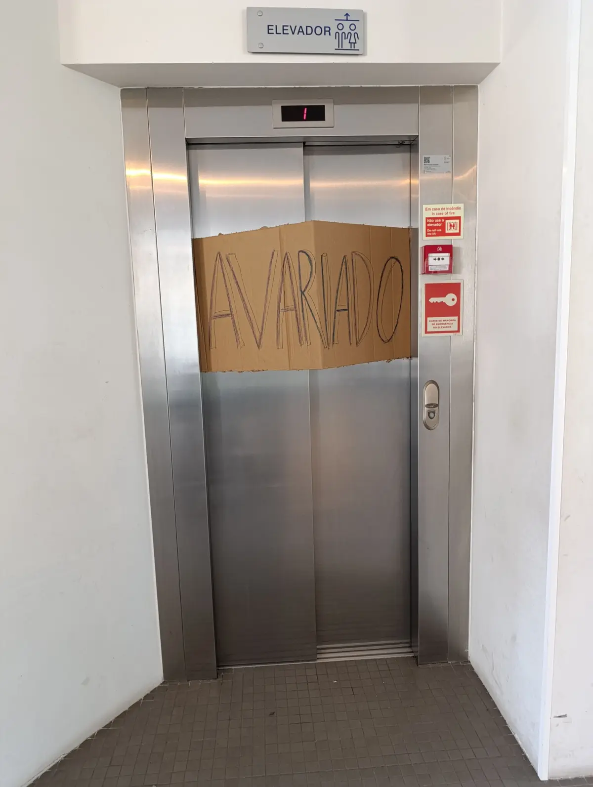 Elevador inoperacional