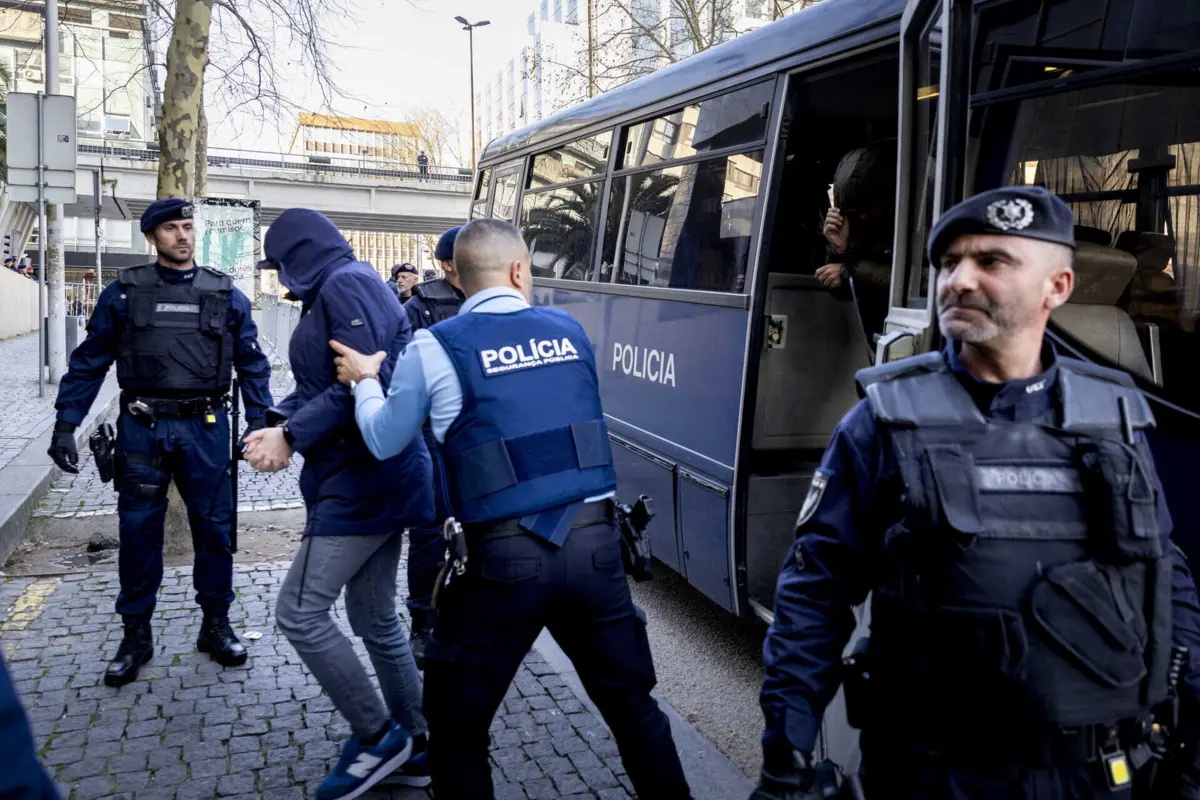 Detidos já estão todos no Tribunal