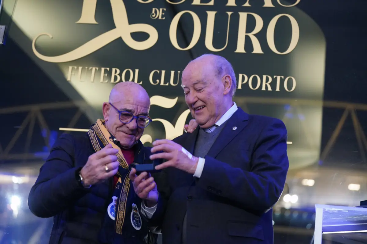 Pinto da Costa entrega uma Roseta de Ouro