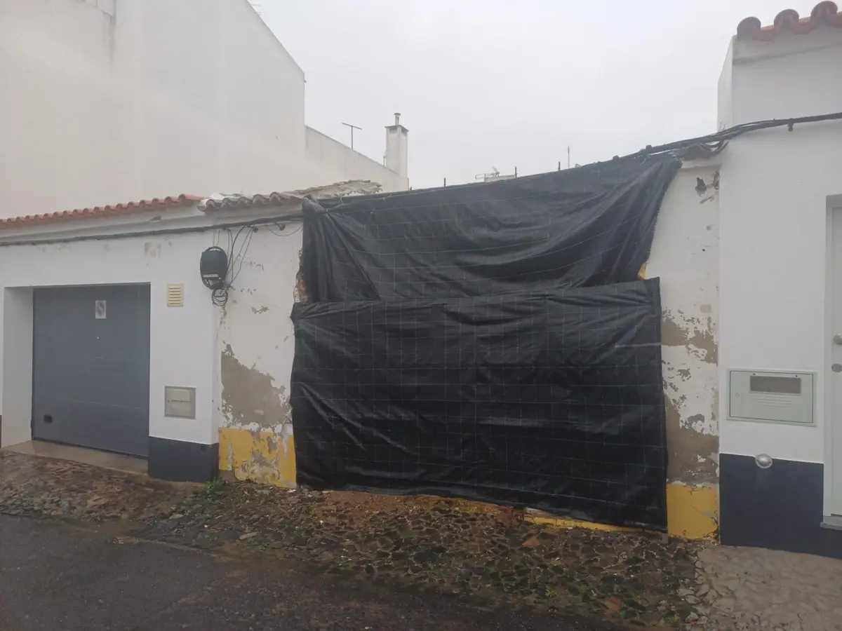 Casa incendiada era habitada por um homem