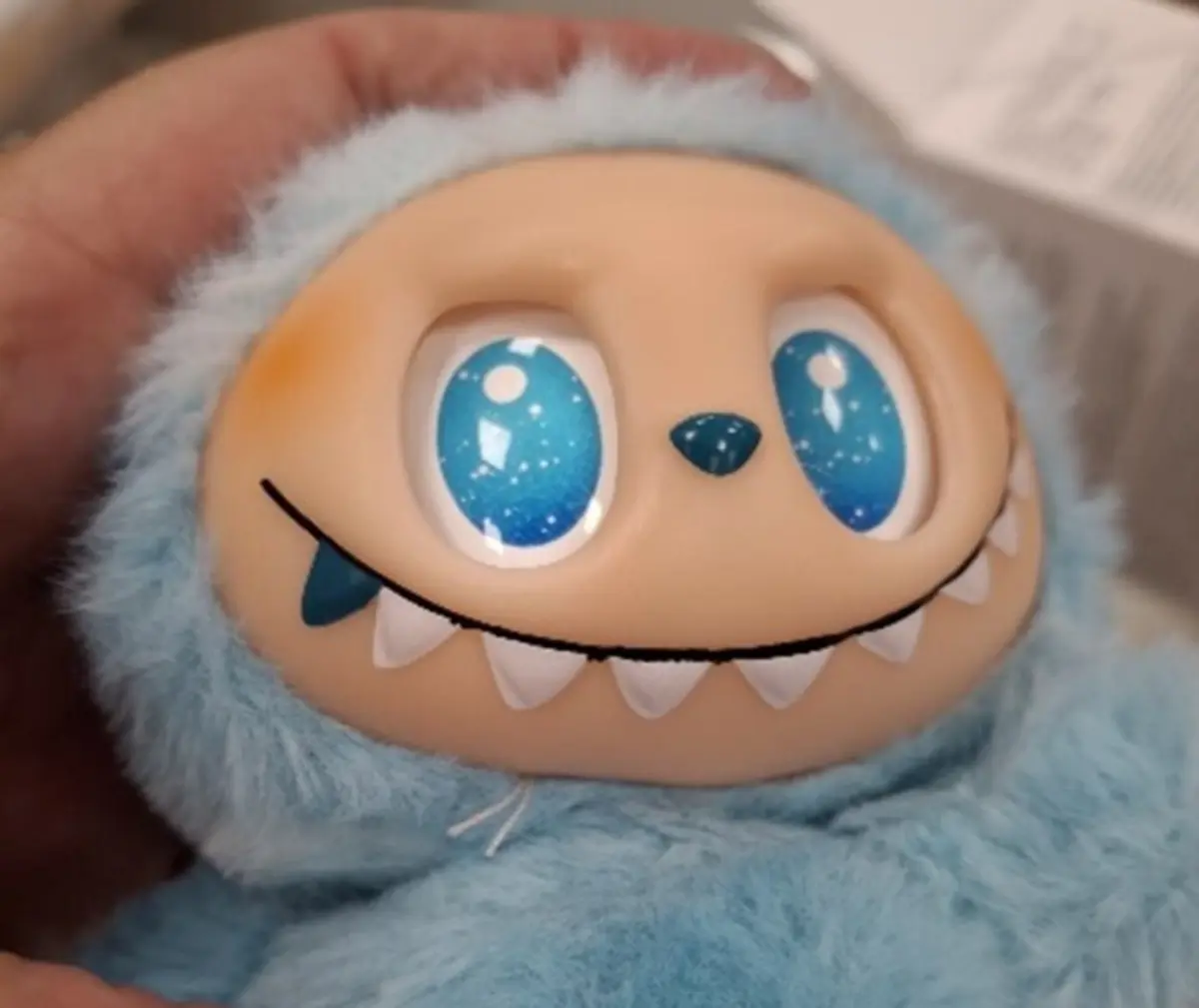 Bonecos Labubu geram muito interesse nos mais jovens. Várias personalidades da música ajudaram a que ganhassem projeção