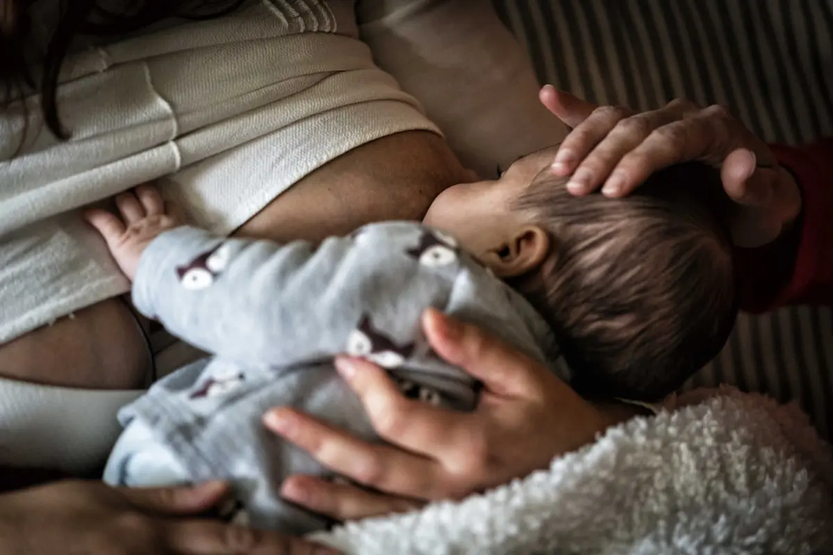 Para a investigação, as mulheres foram divididas em dois grupos: as que frequentavam aulas de canto e as que beneficiavam de aulas com apoio comunitário