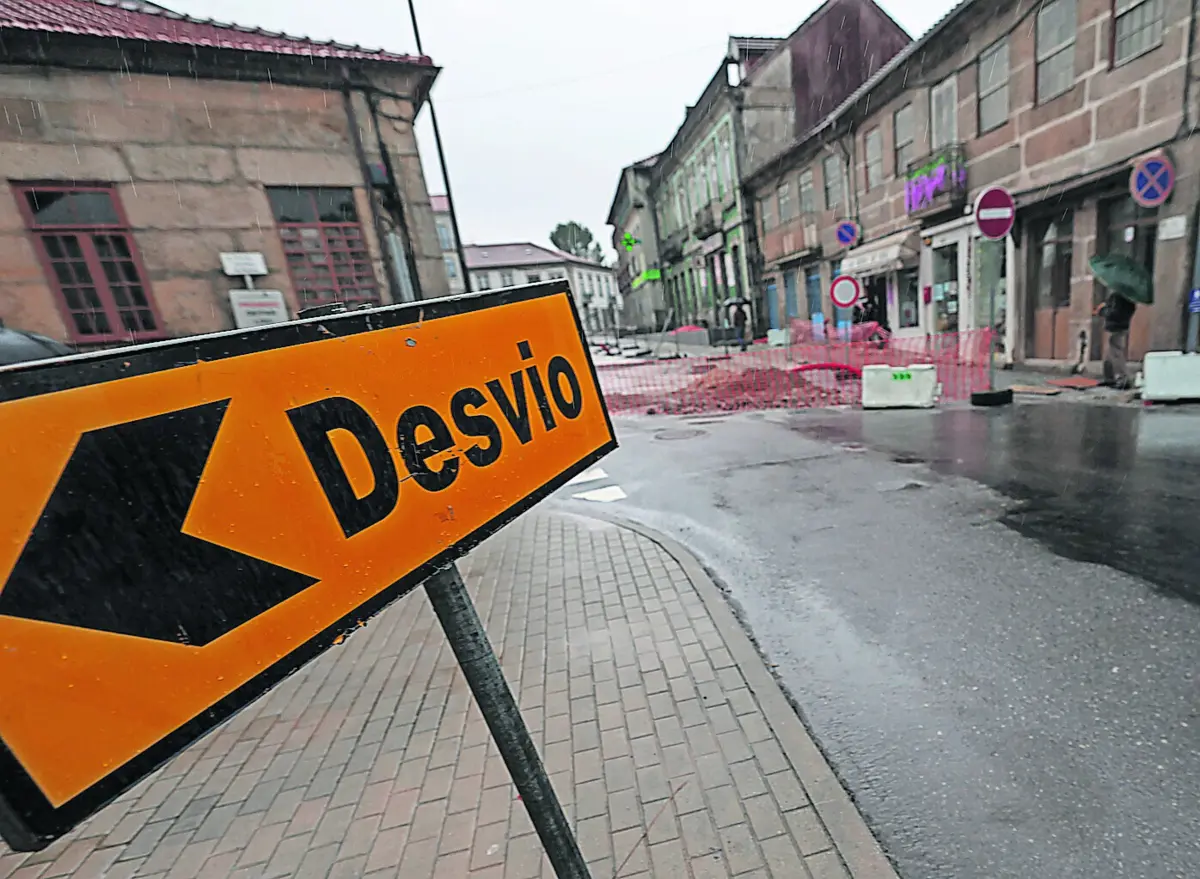 Mudanças no trânsito deixam vila das Taipas mergulhada no caos