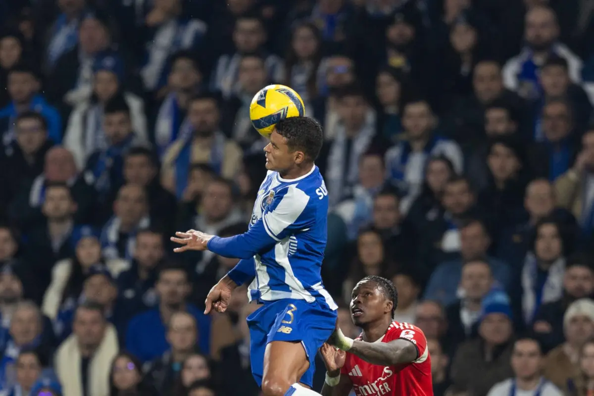 Thiago Silva volta a ser titular no eixo defensivo azul e branco