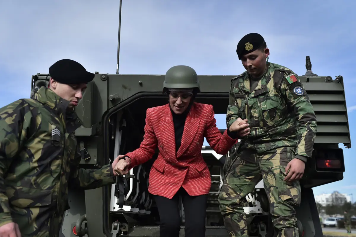 A ministra da Defesa, Helena Carreiras