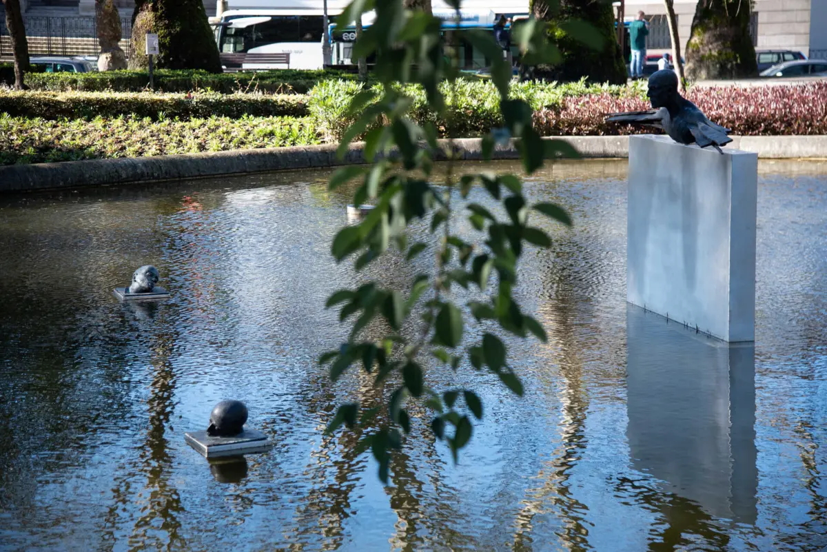 Da autoria de Dirk Lamote, "A Fuga" emerge das águas do Jardim da Cordoaria