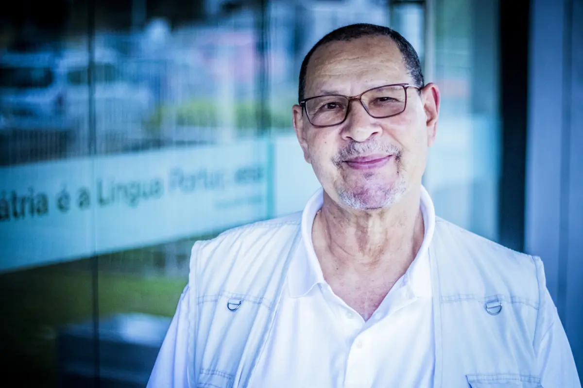 Germano Almeida define o livro como "uma brincadeira de amizade aos colegas"