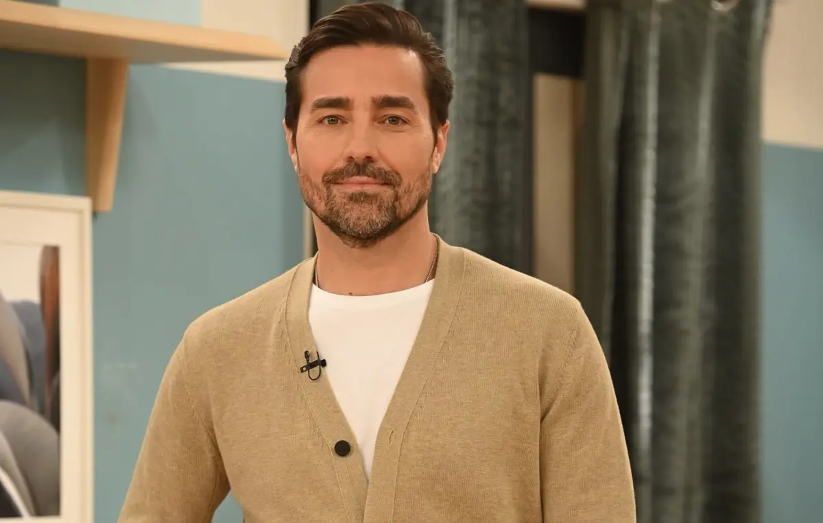 Ricardo Pereira regressa ao teatro com "Uma Brancura Luminosa", atualmente em digressão pelo país, ao lado de Sandra Barata Belo