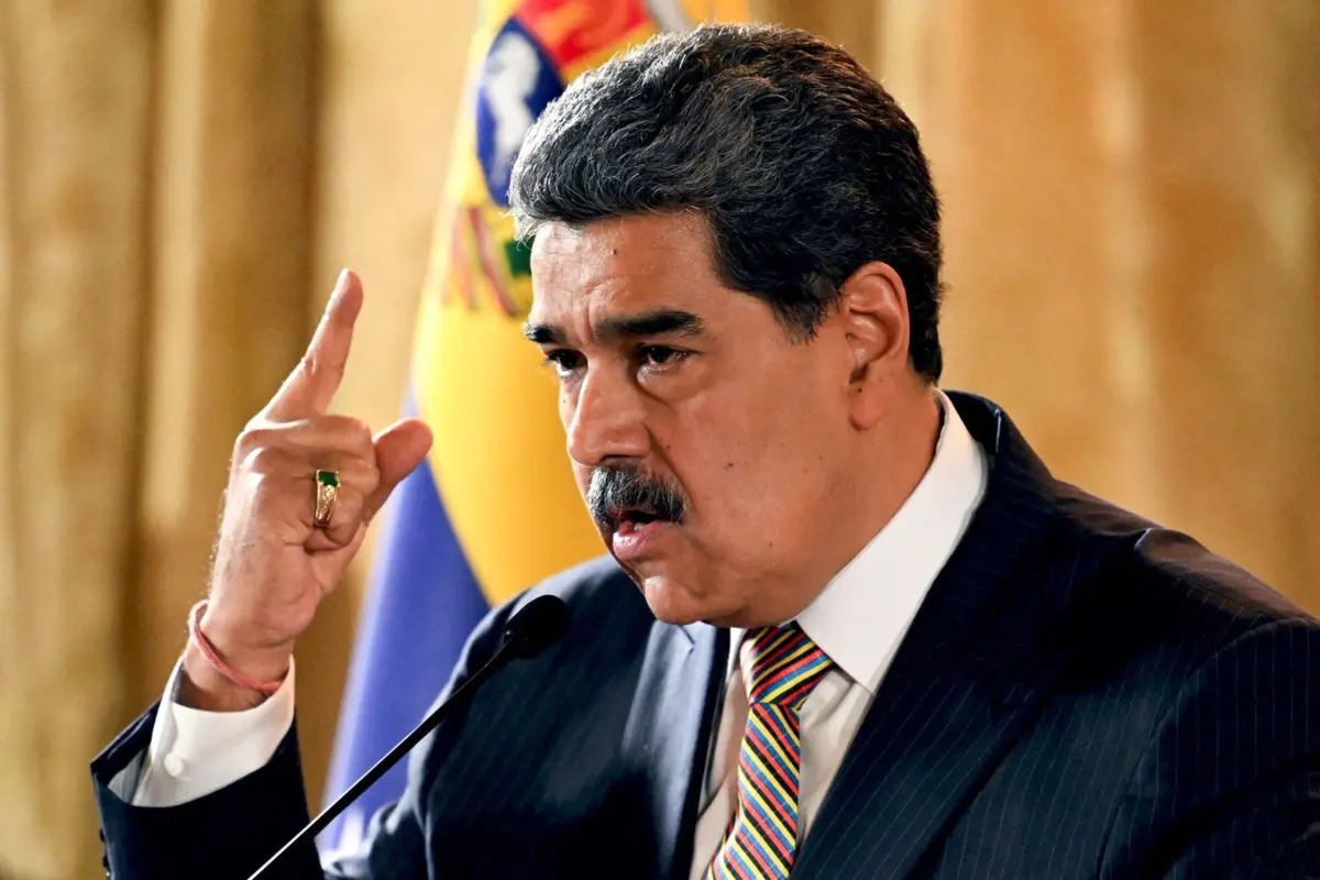 "O que ameaçam tentar fazer contra a Venezuela, uma mudança de regime, um golpe terrorista e militar, é imoral, criminoso e ilegal", disse Maduro