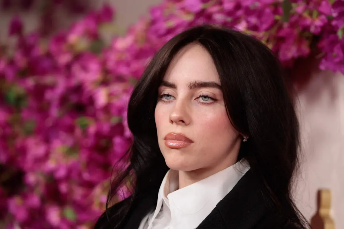 Billie Eilish namorou anteriormente com Jesse Rutherford, vocalista da banda The Neighbourhood