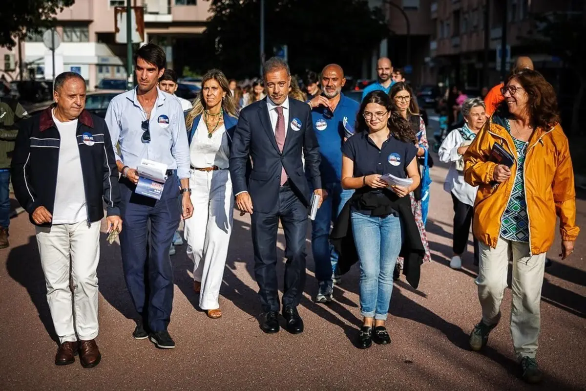 João Luís Ferreira (segundo a contar da esquerda), ao lado de Pedro Duarte, é o novo presidente da Junta do Bonfim