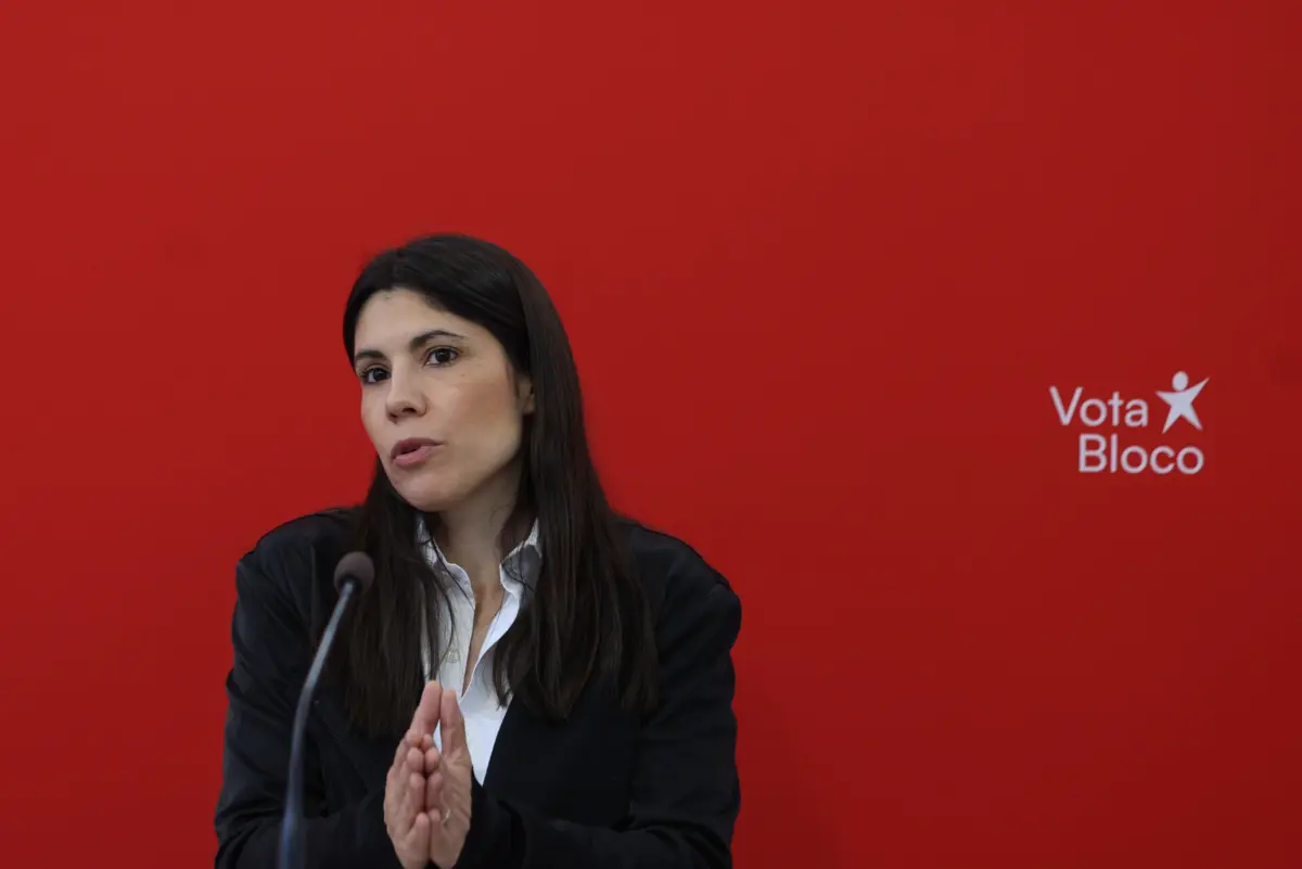 A bloquista defendeu ainda que é necessário regular o Alojamento Local (AL)