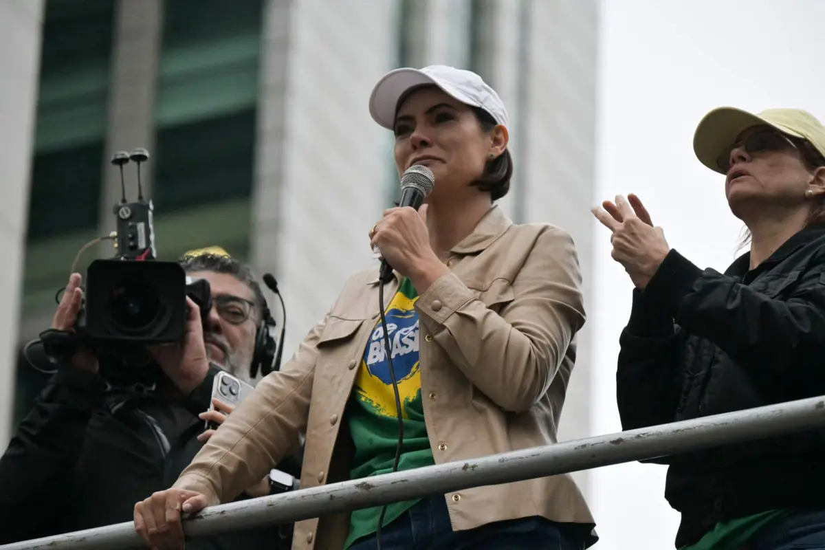 Michelle Bolsonaro é casada Jair Bolsonaro, ex-presidente do Brasil condenado a 27 anos de prisão