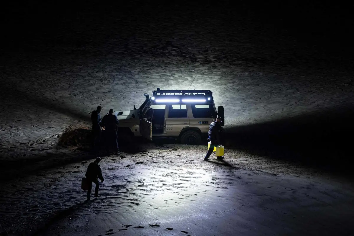 Autoridades confirmam o regsate de 65 pessoas após naufrágio