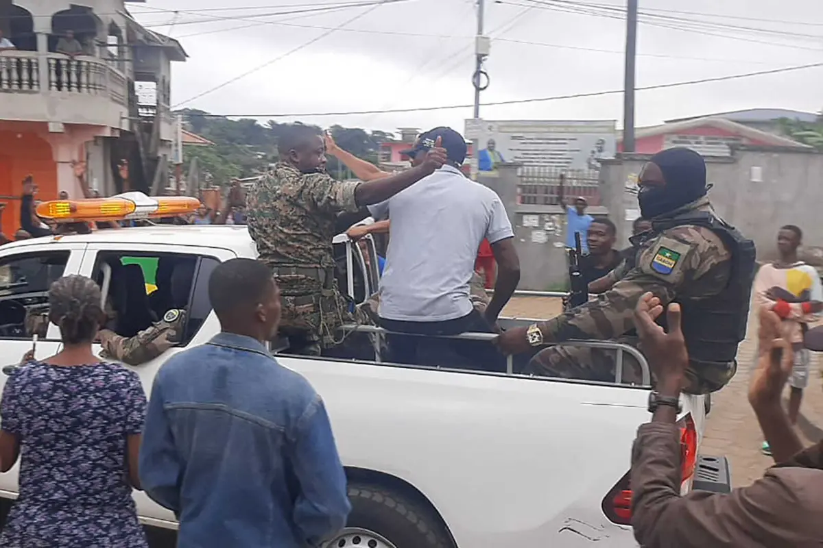 Militares nas ruas de Libreville
