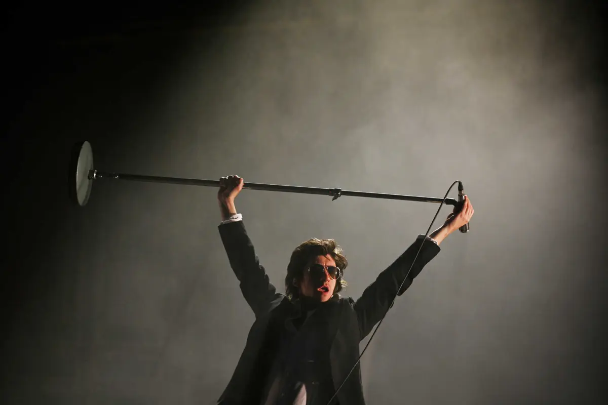 Arctic Monkeys no palco principal do Nos Alive, no segundo dia do festival