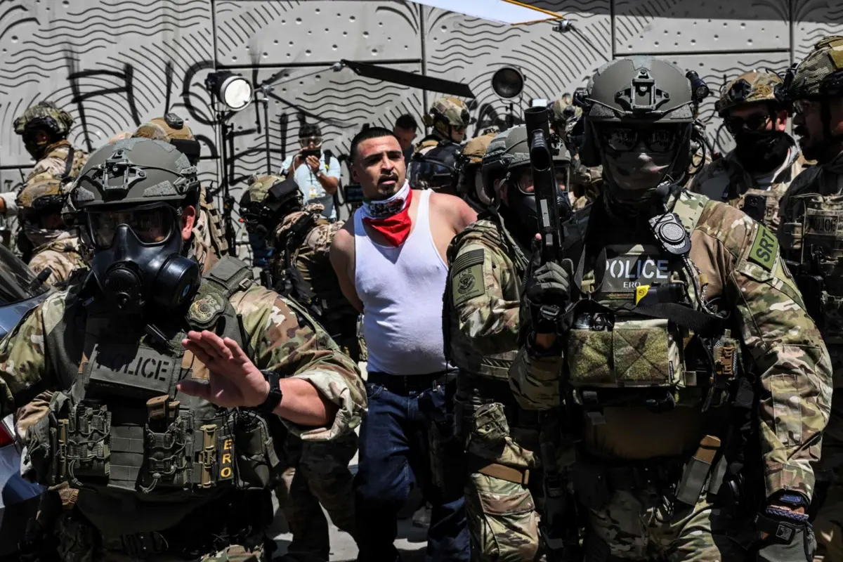 Estima-se que cerca de cinco mil pessoas tenham sido detidas em agosto