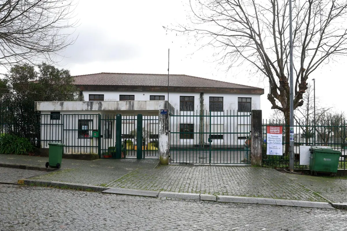 Degradação da Escola Domingos Capela é um problema antigo