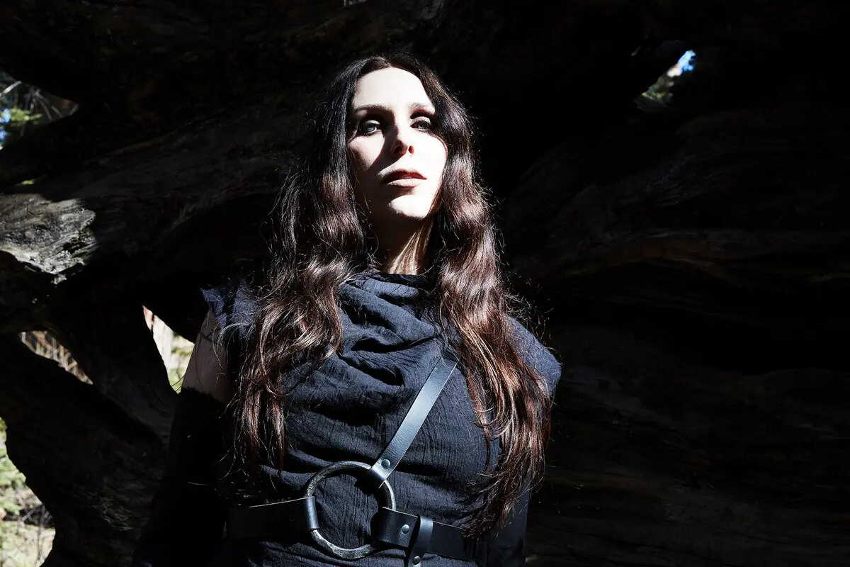 Chelsea Wolfe: norte-americana é o epítome do Amplifest, navegando entre géneros como folk, doom metal, rock gótico, experimental e ainda noise.