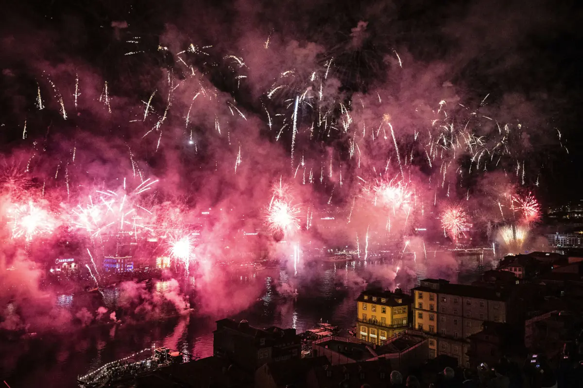 Fogo de artifício vai estender-se, este ano, da Ponte Luís I até à Ponte da Arrábida