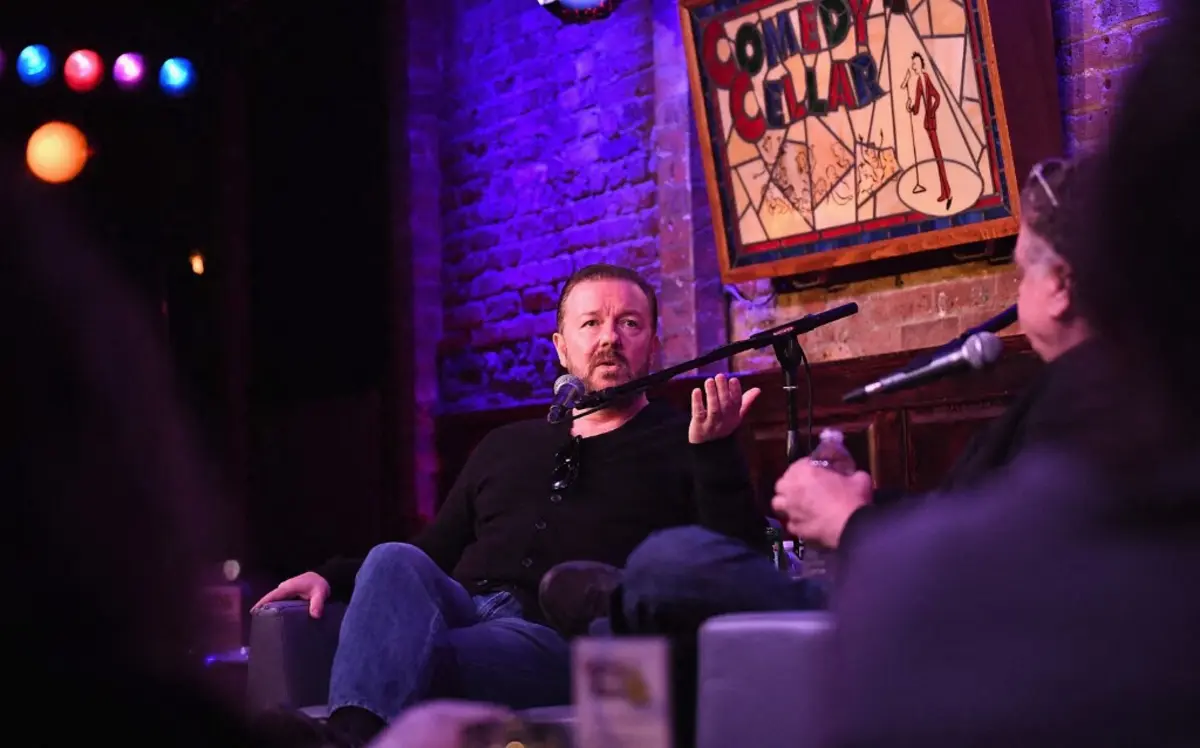 Em Lisboa, por onde o humorista britânico andou a passear desde quarta-feira, partilhando elogios e piadas nas suas redes, foi notório que a grande maioria do público o conhecia bem, apreciava o seu humor, sempre rápido a rir e