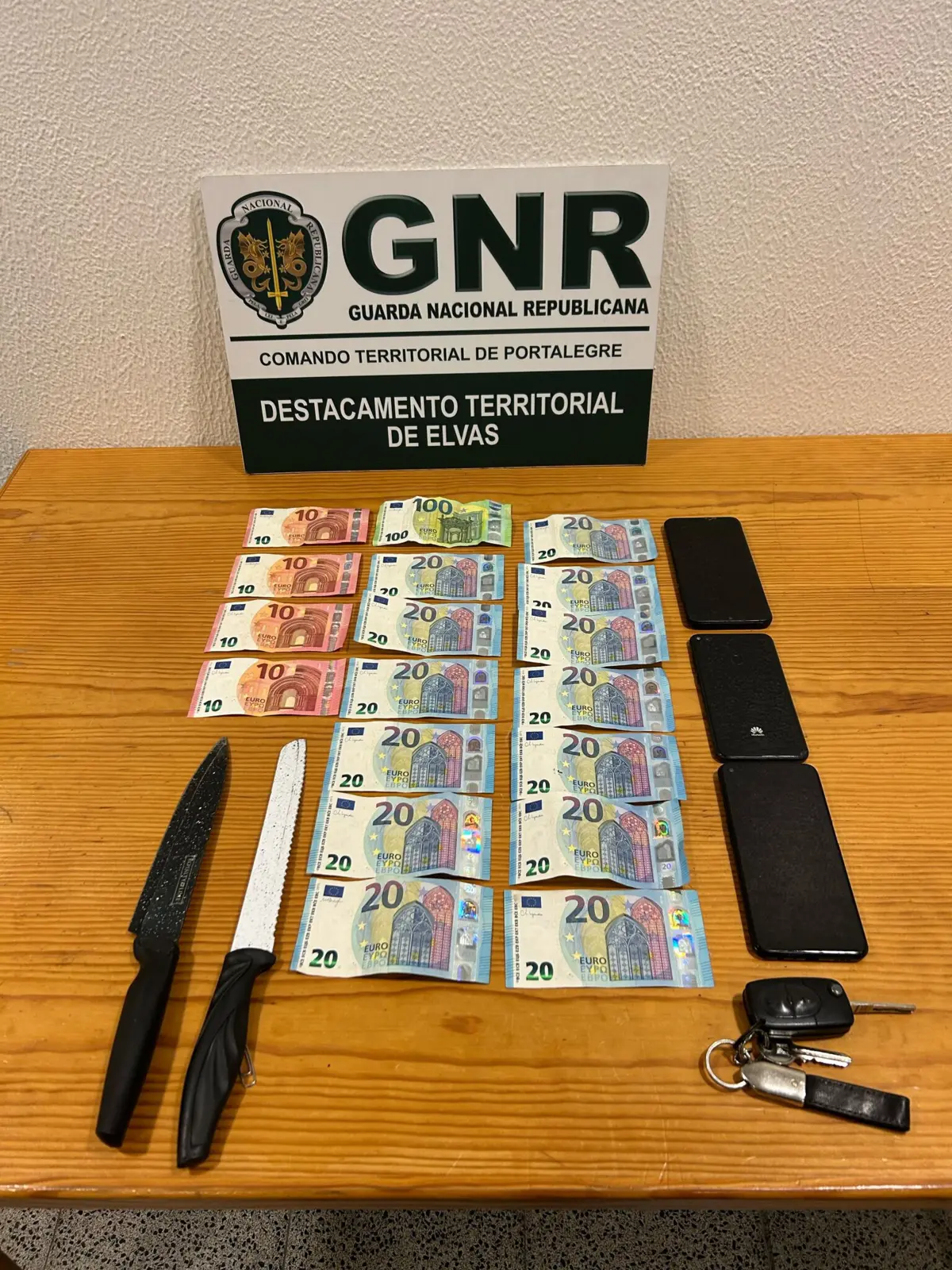 Imagem de contexto do artigo Trio detido por suspeita de burla MB Way em Campo Maior