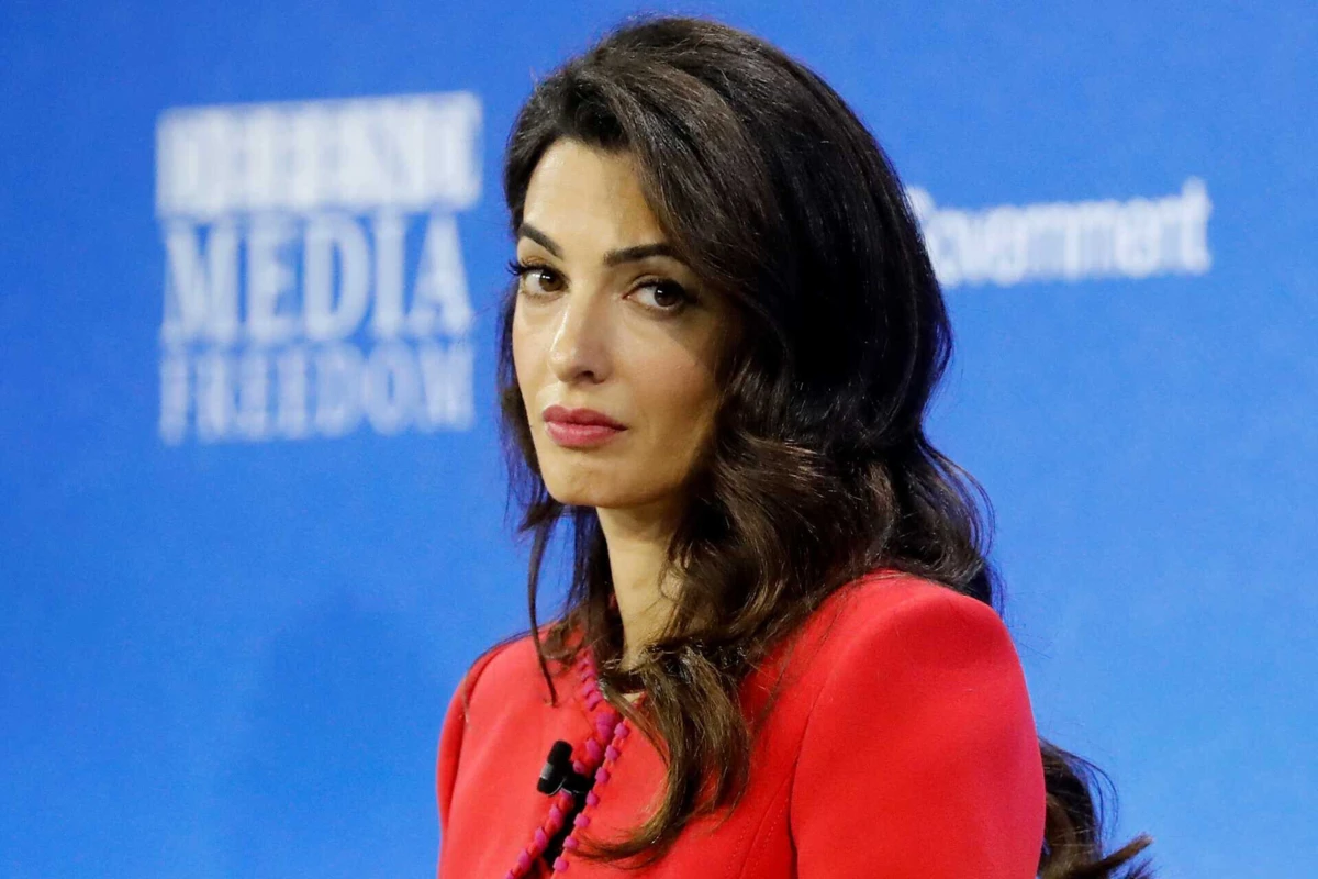 Amal Clooney é advogada de direitos humanos