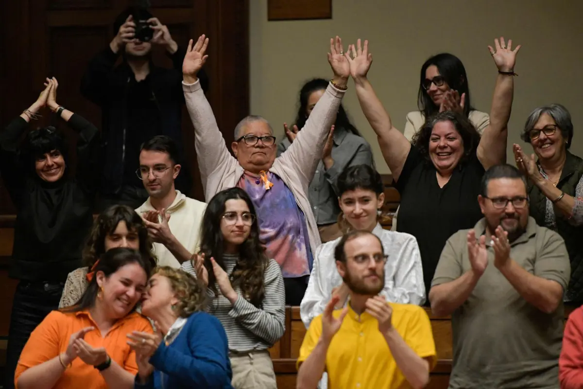 Celebração após a aprovação da lei