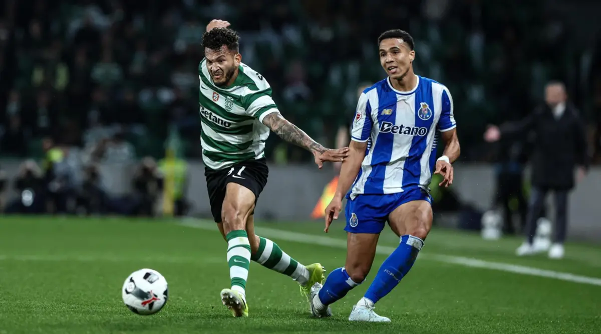 Gesto de Luis Suárez foi feito após uma suposta expulsão perdoada a Alberto Costa