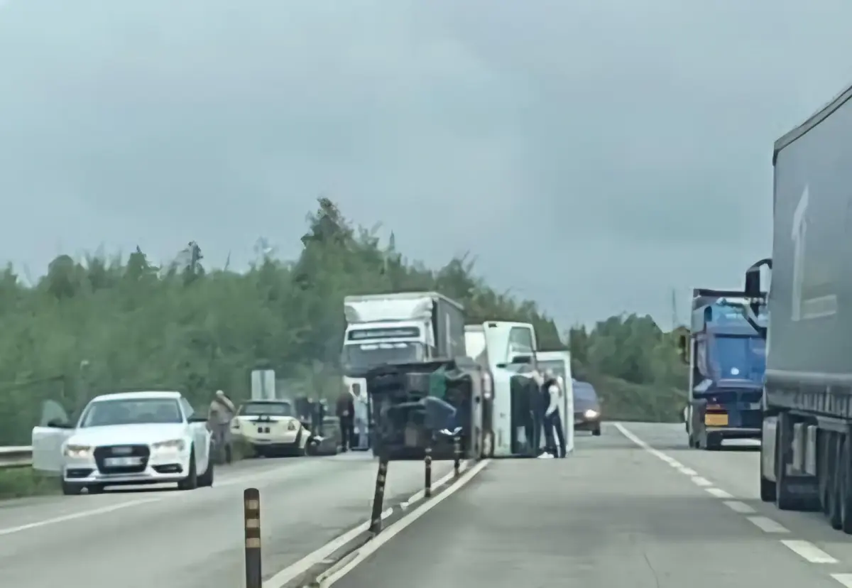 Imagem de contexto do artigo Mulher e filho de cinco anos feridos em acidente em São João da Madeira