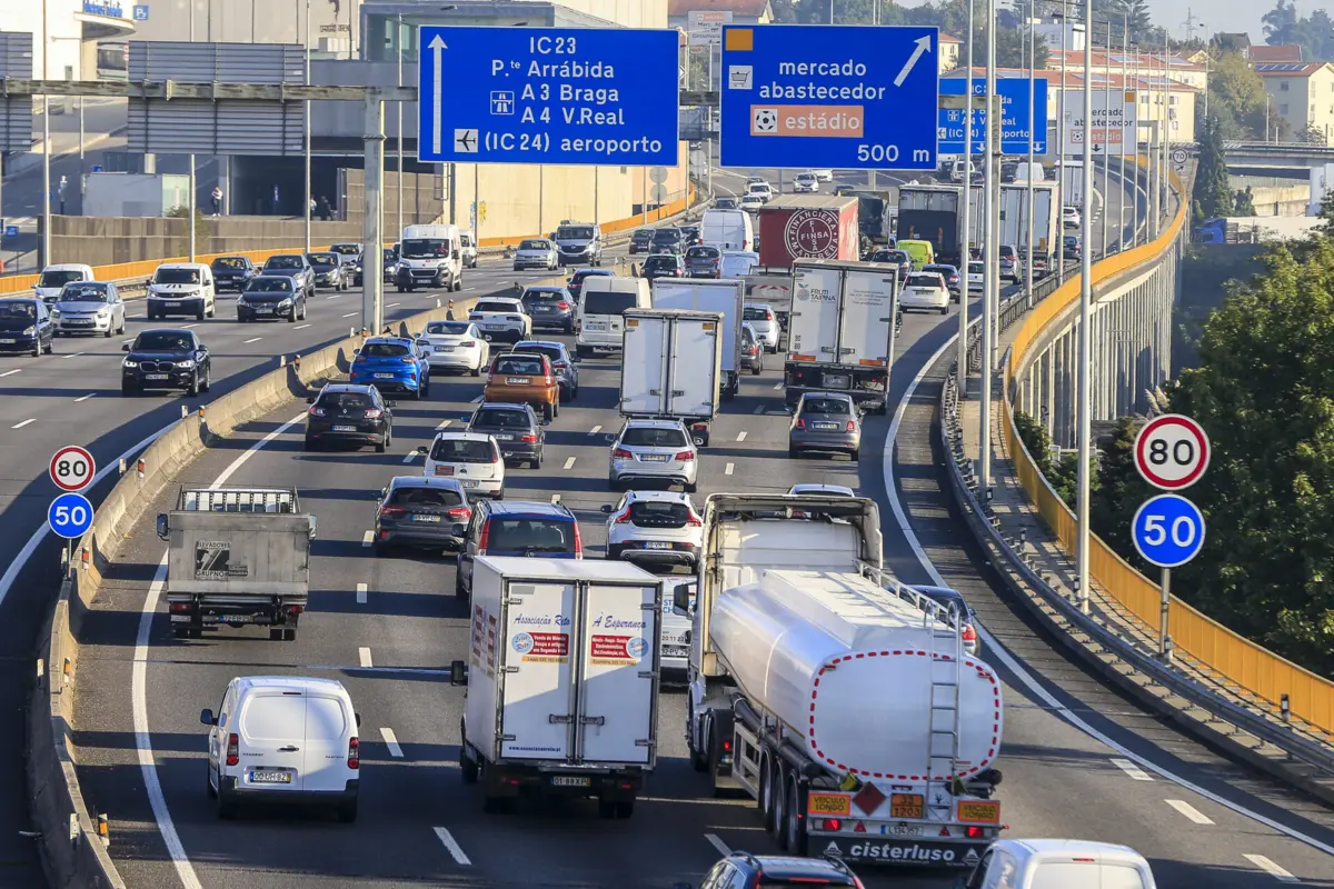 Trânsito na VCI, no Porto, no troço junto ao Estádio do Dragão