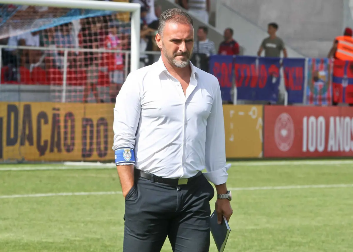 Ricardo Sousa, técnico do Feirense, preocupado com a falta de condições de trabalho