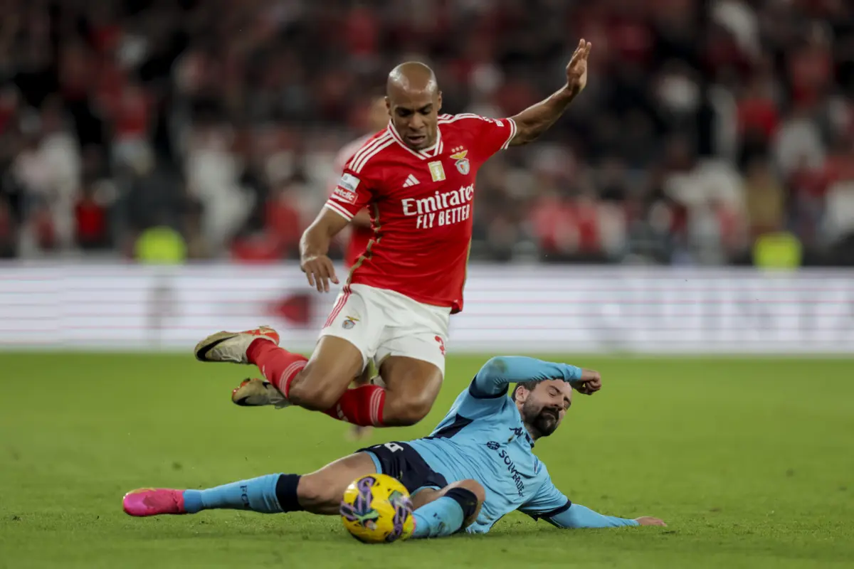 João Mário elogiou a humildade do treinador Roger Schmidt