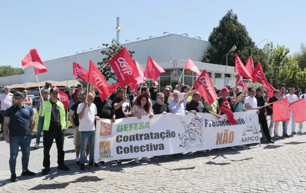 Protesto em frente às instalações da empresa na Maia