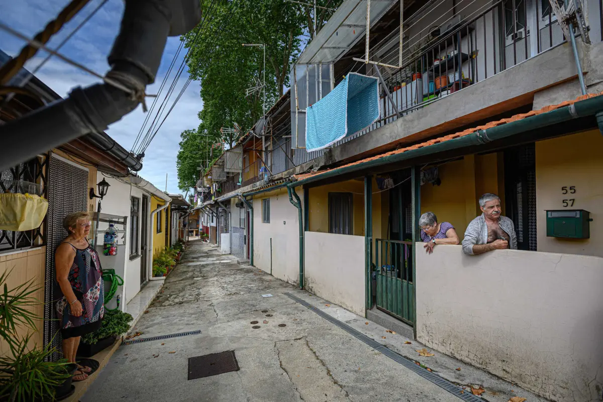 Moradores, que são como uma família, pedem para ficar "perto" das suas origens