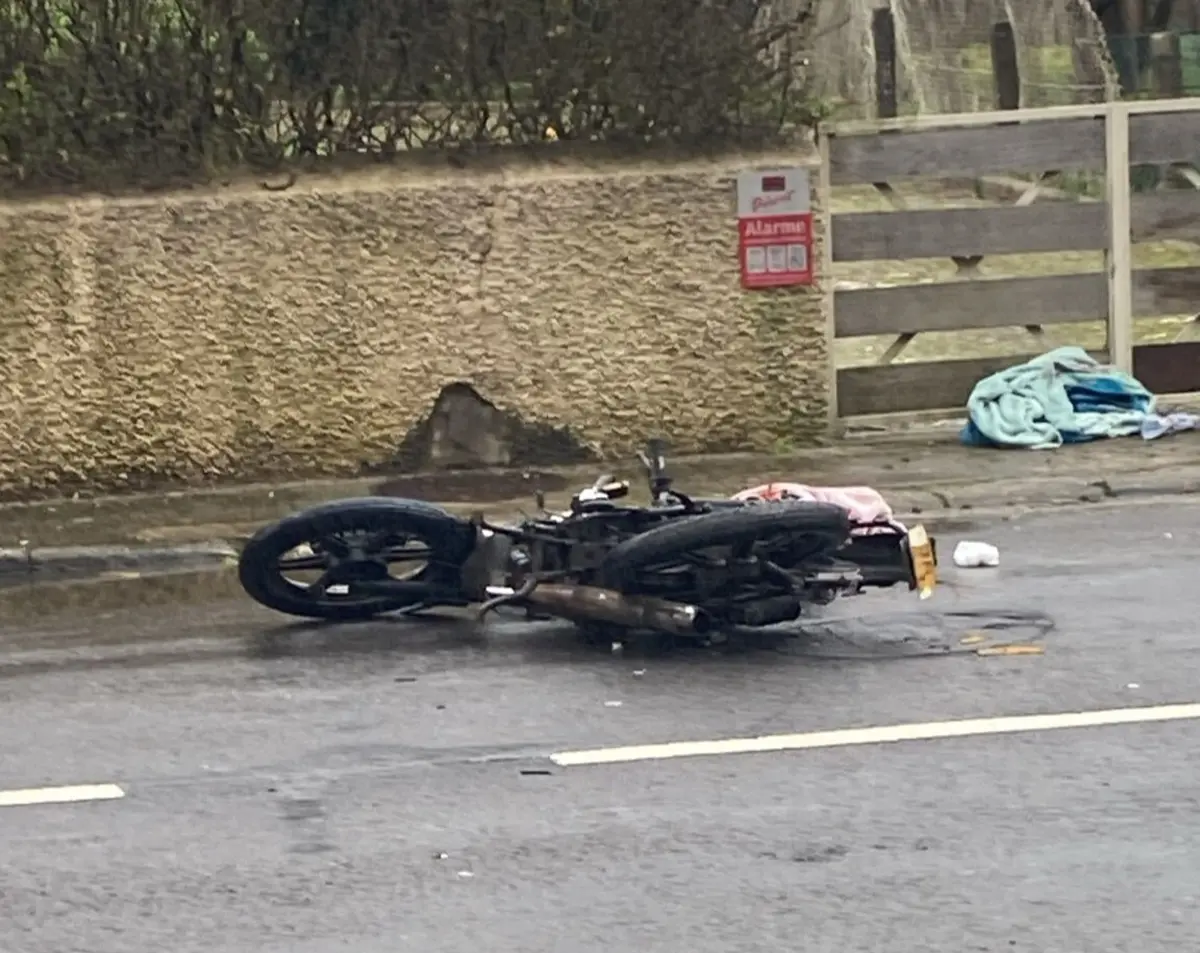 Imagem de contexto do artigo Um ferido grave em colisão entre carro e mota na Feira