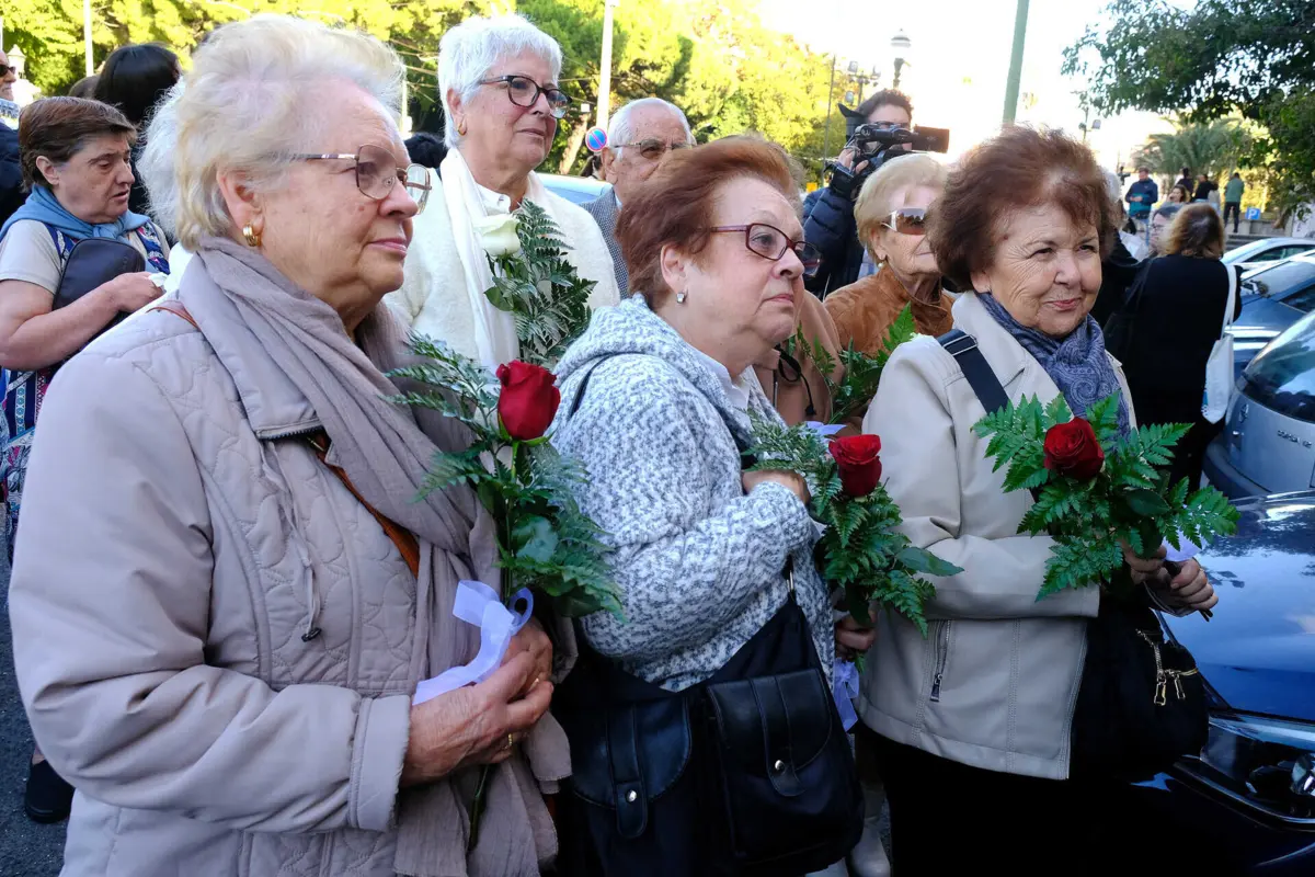 O velório continua no sábado, das 9 horas às 12 horas, e o funeral realiza-se às 14.30 horas