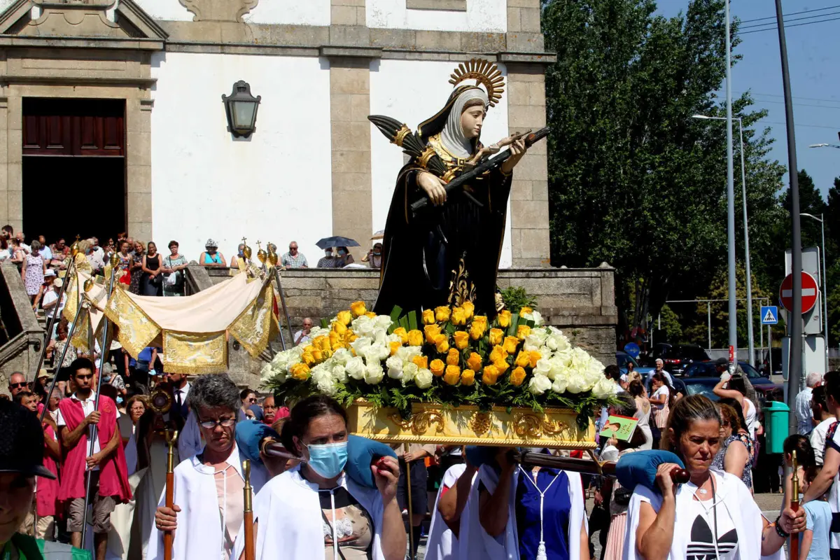 Procissão sai à rua no domingo