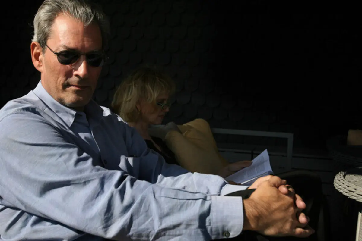 Paul Auster (2047-2024): o seu estilo era altamente estilizado e peculiarmente enigmático.