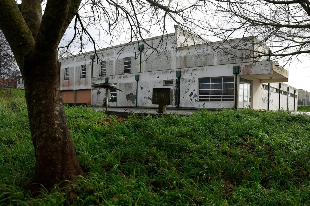Degradação da Escola Domingos Capela é um problema antigo